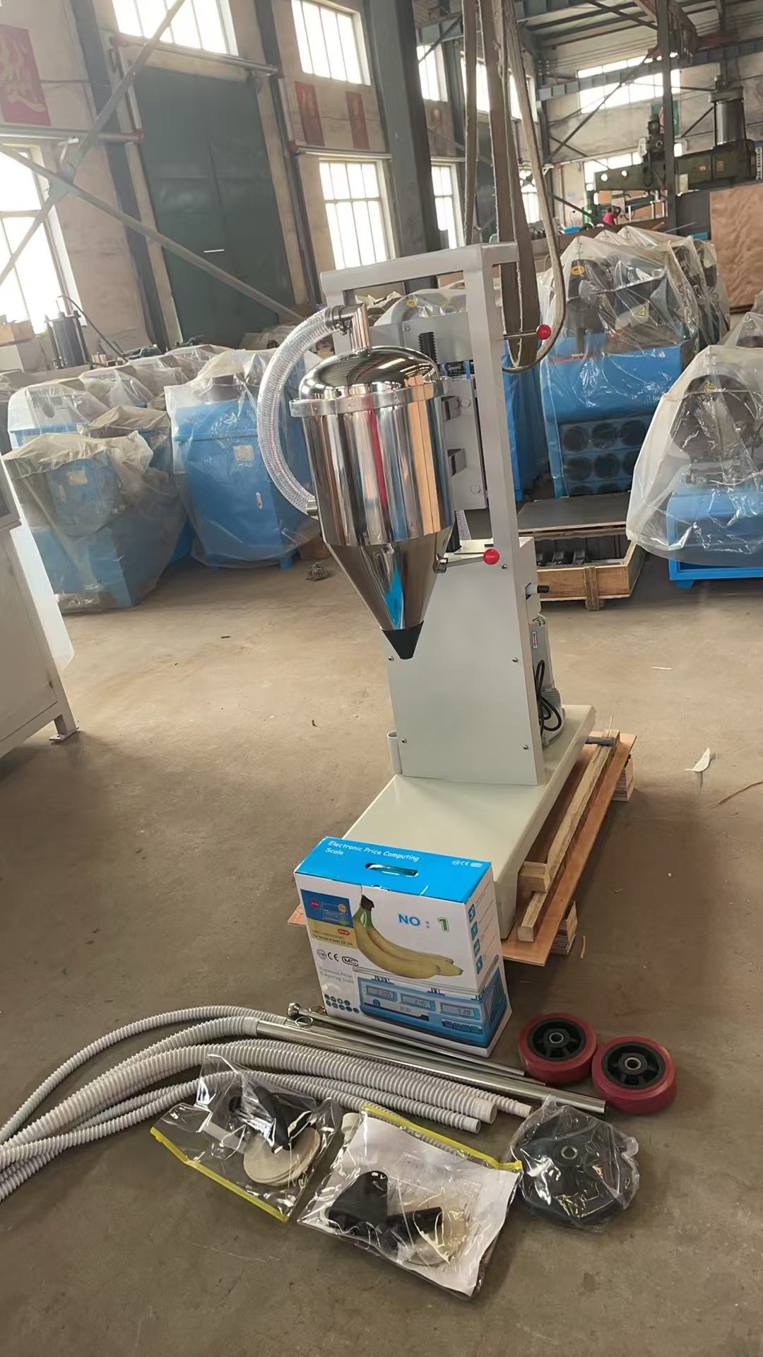 Máquina llenadora de polvo seco semiautomática económica y popular GFM16-1