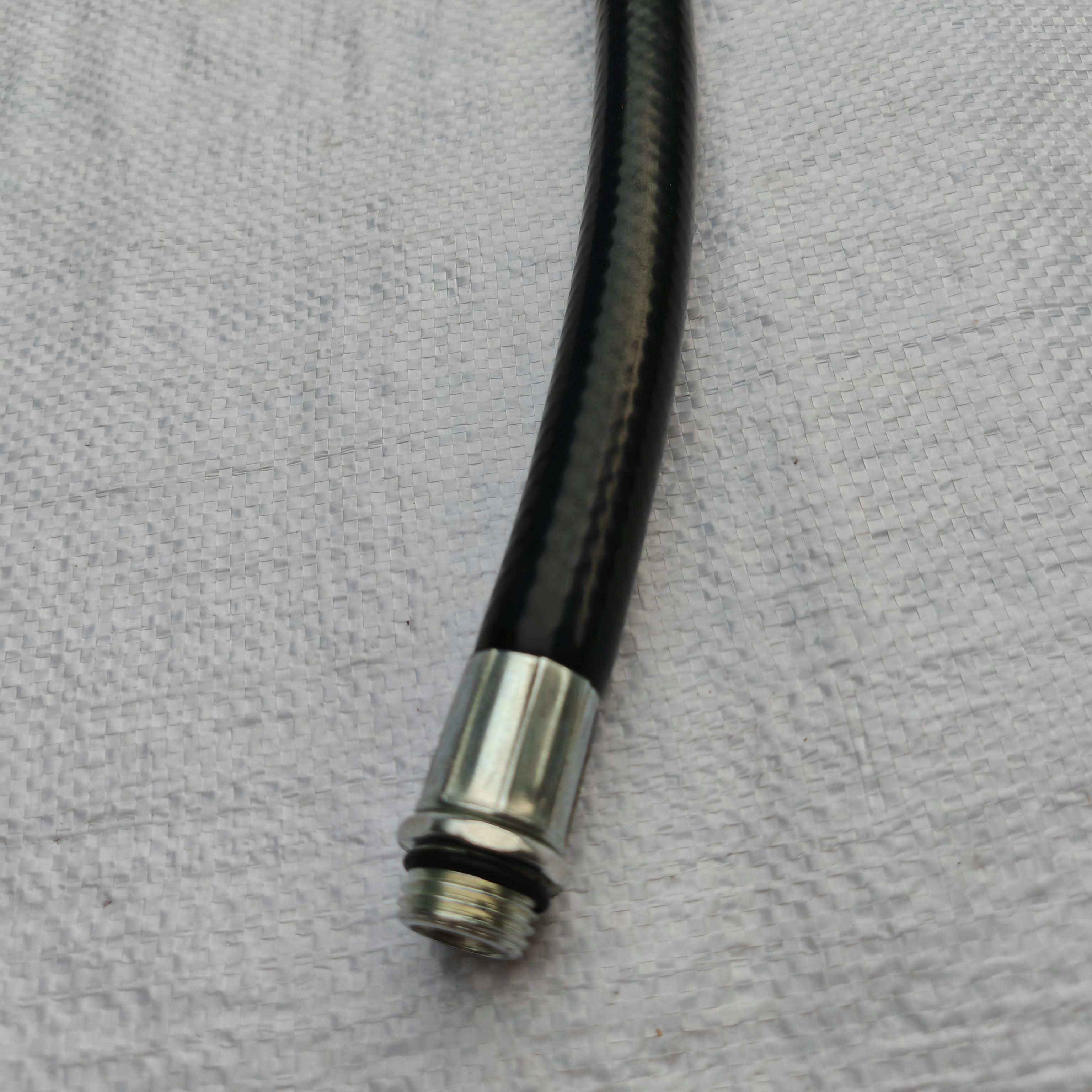 Equipo de extinción de incendios para extintor con tubo pulverizador de descarga de polvo y accesorio para manguera de cuero