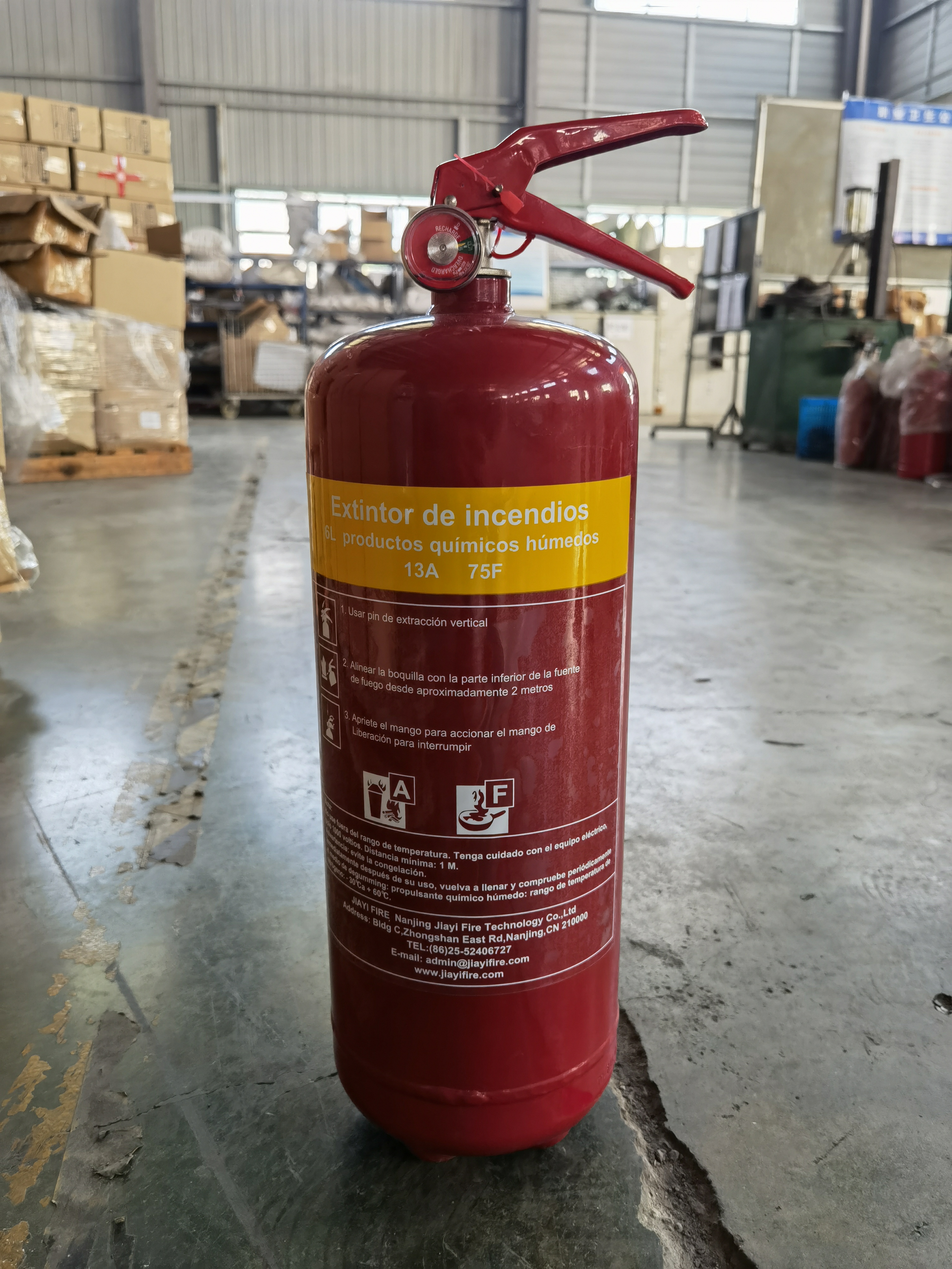 Extintor de incendios con recarga química húmeda