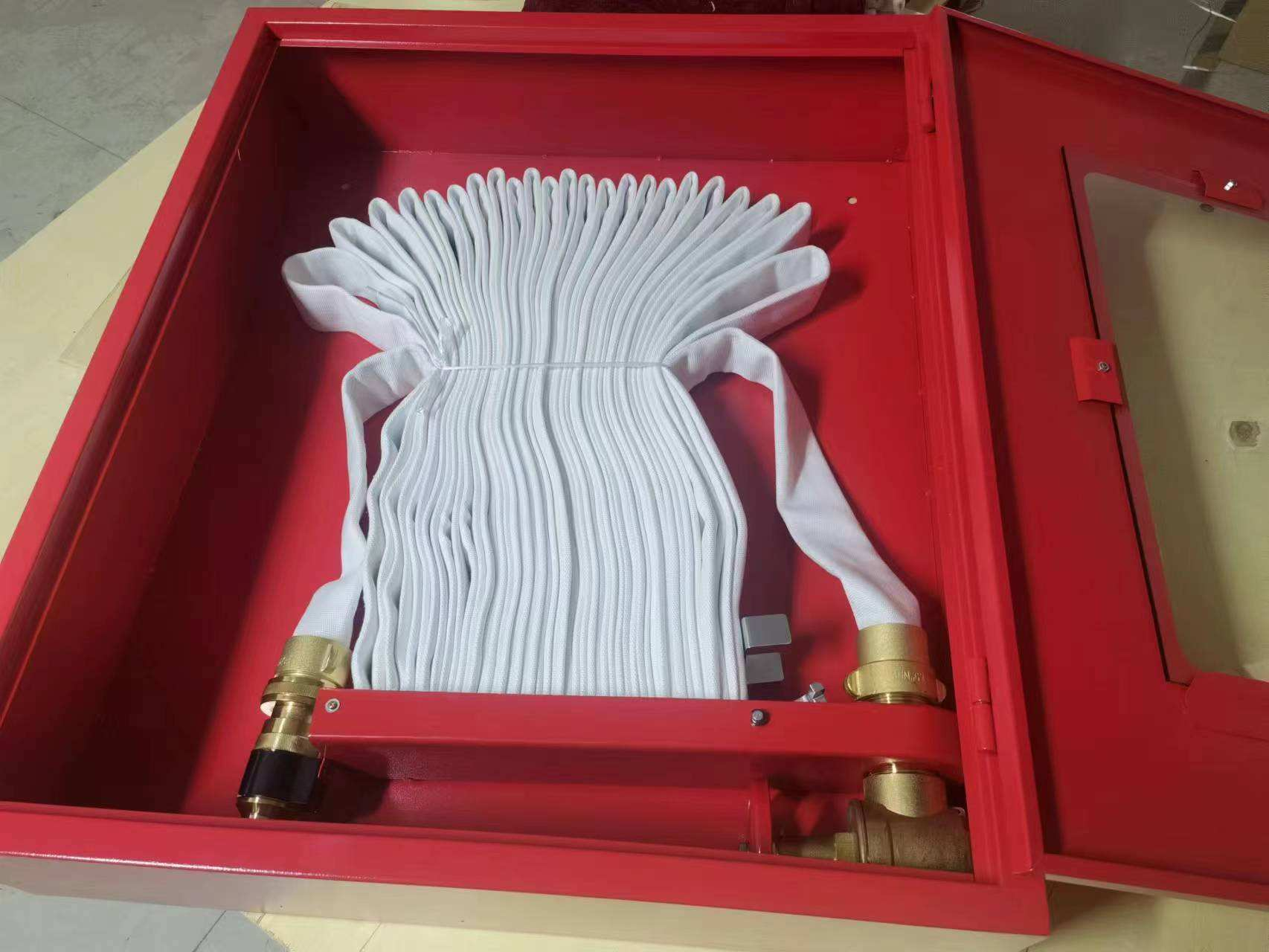 Gabinete de manguera de válvula de estante de manguera contra incendios de acero al carbono de 1,2 mm